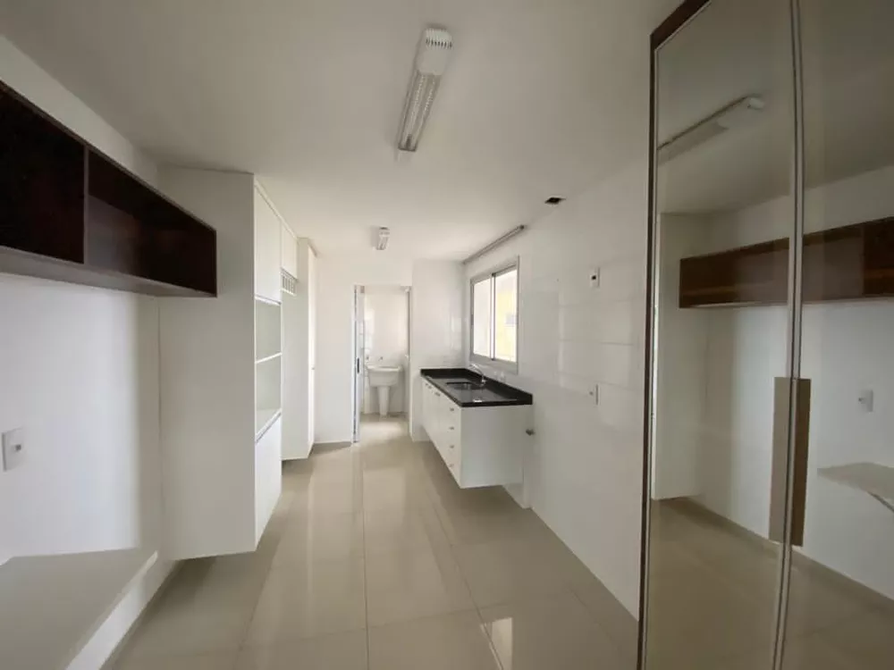 Apartamento à venda com 3 quartos, 181m² - Foto 2