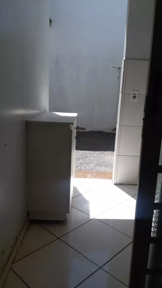 Casa à venda com 3 quartos, 90m² - Foto 2