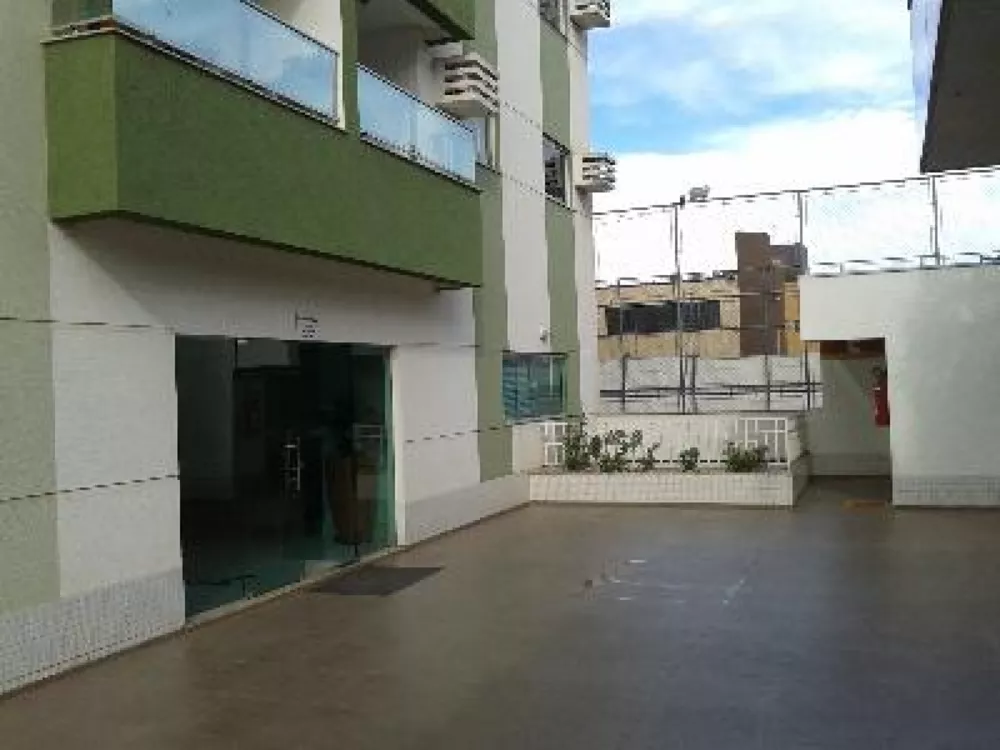 Apartamento à venda com 3 quartos, 76m² - Foto 2