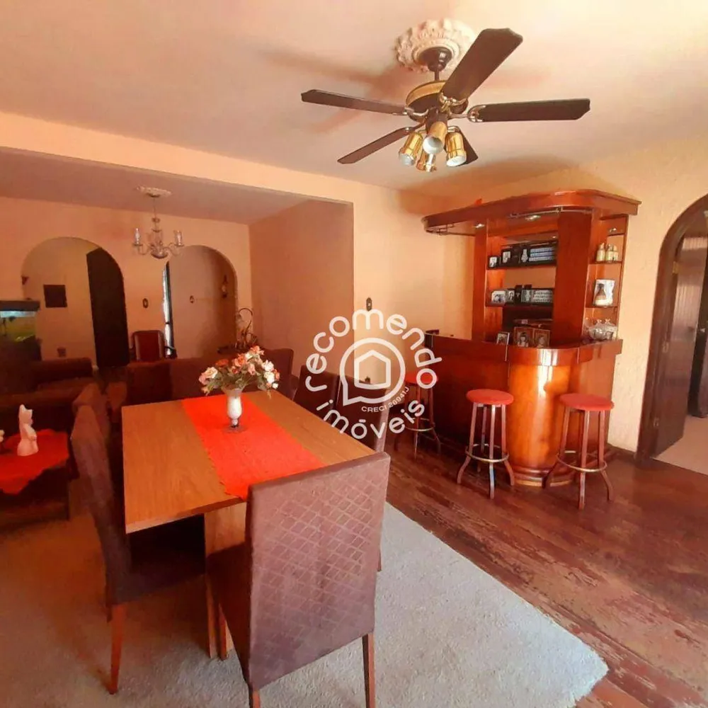 Casa, 3 quartos, 232 m² - Foto 1