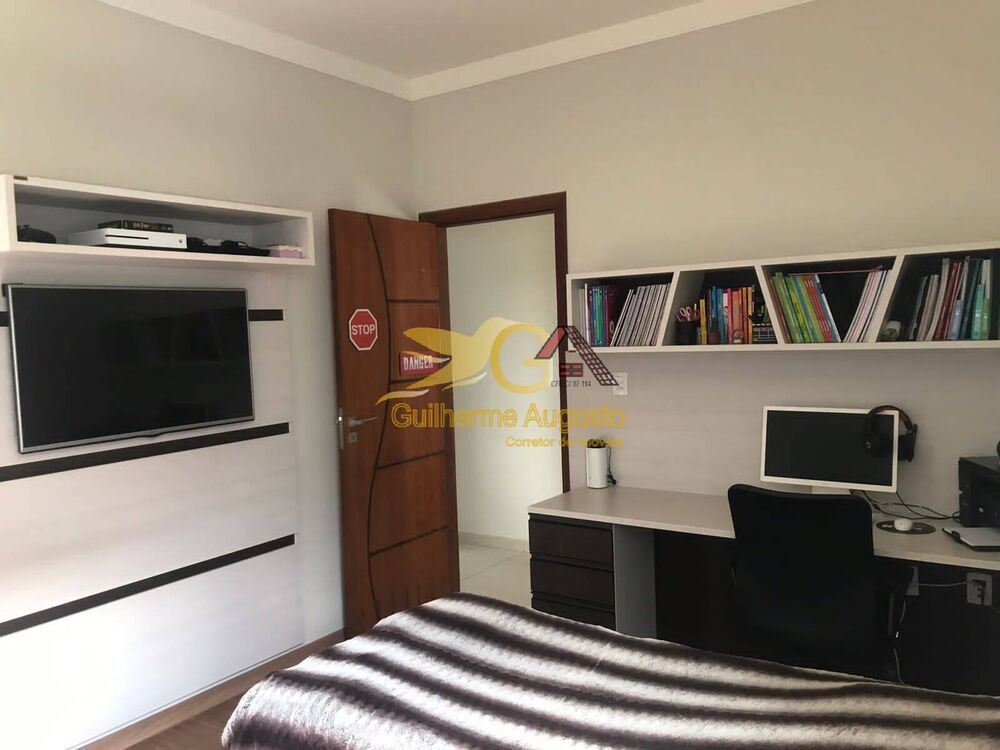 Casa, 3 quartos, 261 m² - Foto 1
