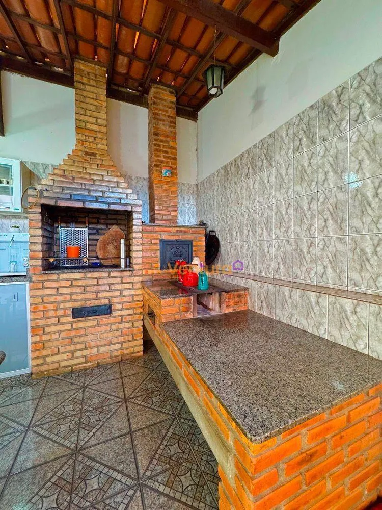 Casa, 3 quartos, 295 m² - Foto 1