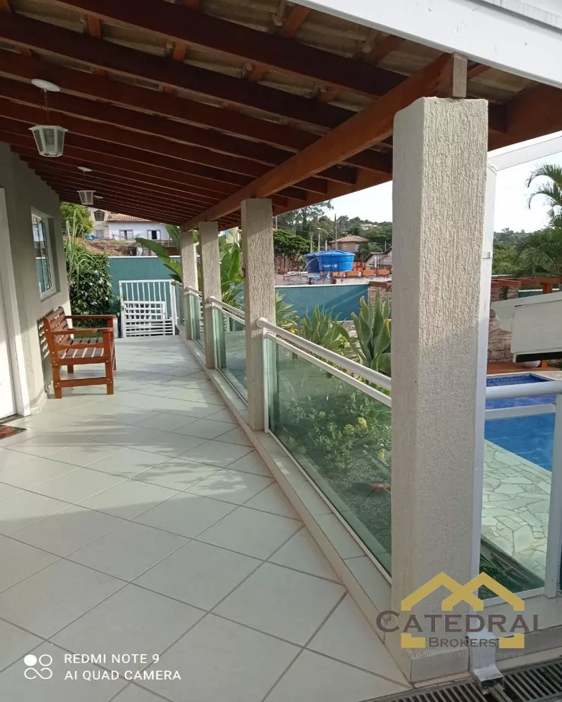 Casa à venda com 3 quartos, 245m² - Foto 2