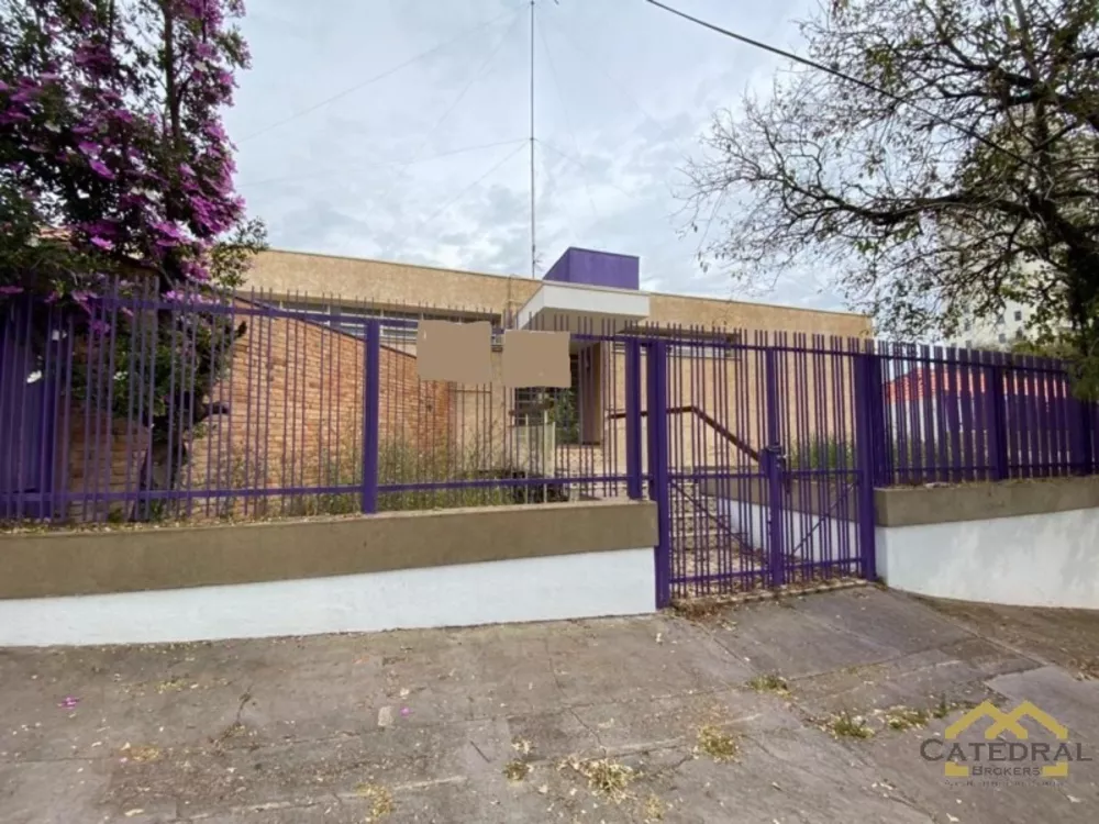 Casa à venda com 3 quartos, 800m² - Foto 2