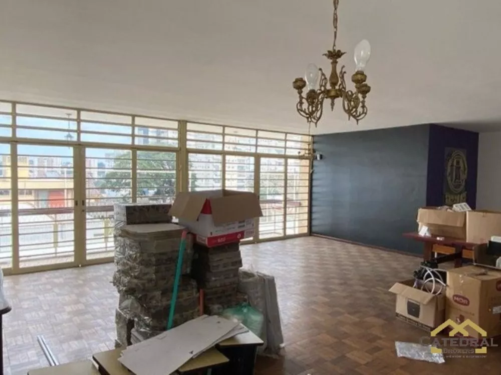 Casa à venda com 3 quartos, 800m² - Foto 1