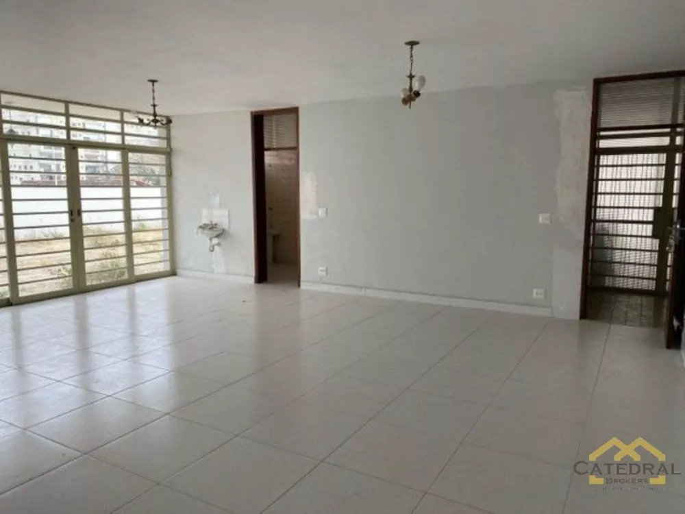 Casa à venda com 3 quartos, 800m² - Foto 3