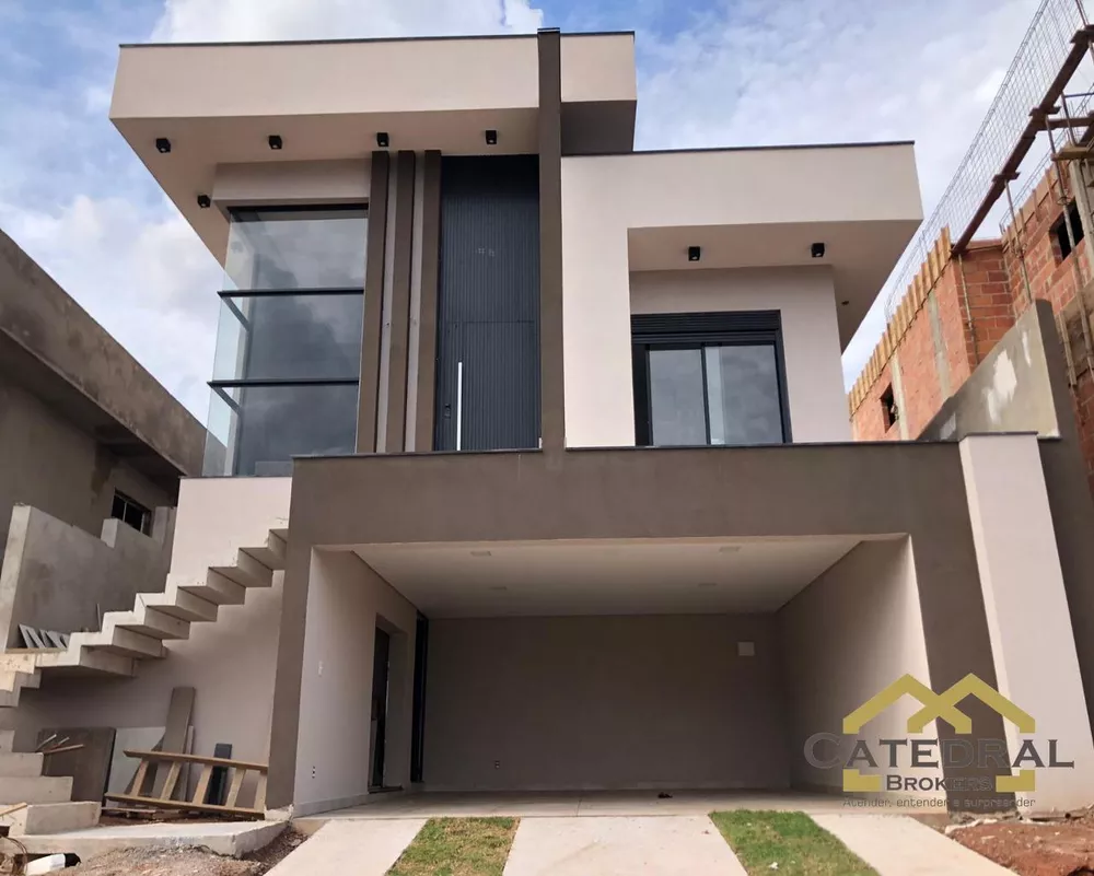 Casa à venda com 3 quartos, 229m² - Foto 1