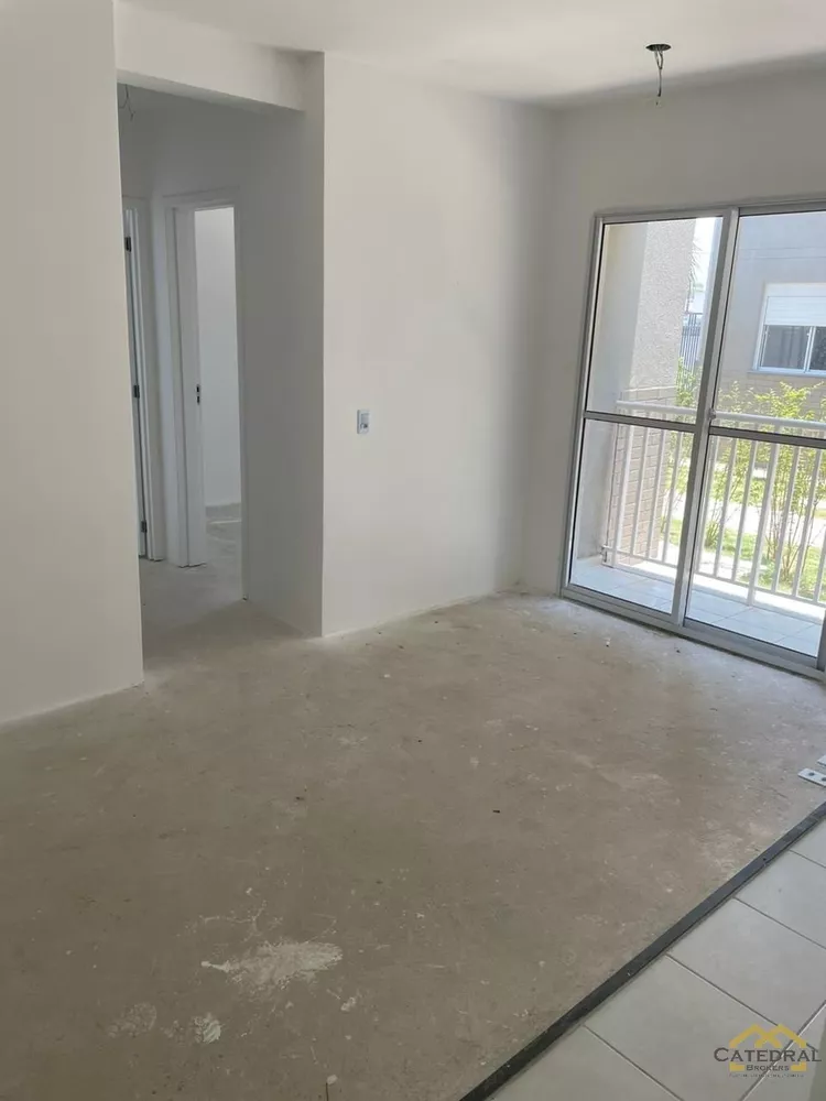 Apartamento à venda com 2 quartos, 46m² - Foto 2