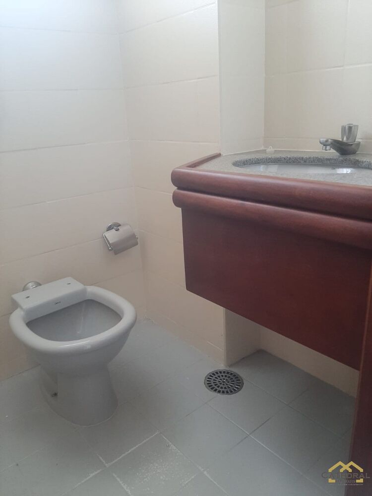 Apartamento para alugar com 5 quartos, 220m² - Foto 1