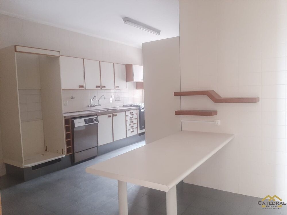Apartamento para alugar com 5 quartos, 220m² - Foto 2