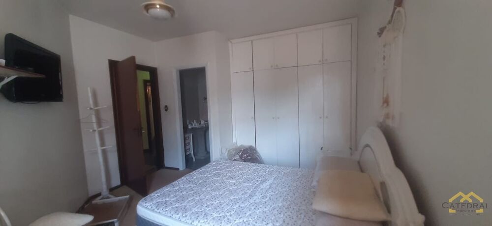 Casa para alugar com 4 quartos, 277m² - Foto 3