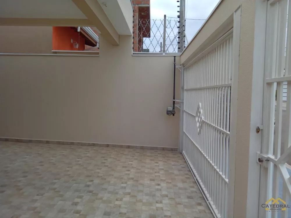 Casa à venda com 2 quartos, 104m² - Foto 2