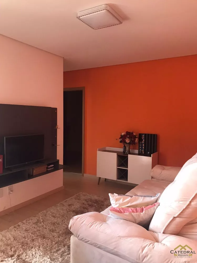 Apartamento à venda com 2 quartos, 61m² - Foto 2