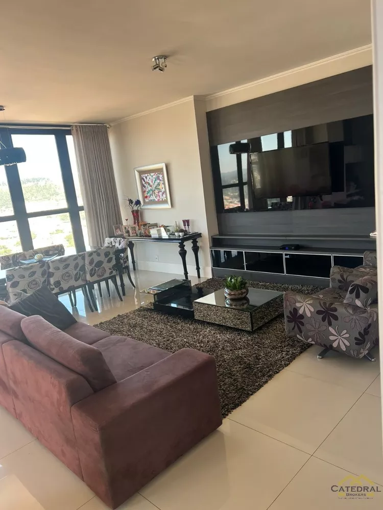 Apartamento à venda com 1 quarto, 253m² - Foto 1