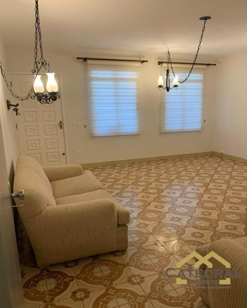 Casa à venda com 3 quartos, 192m² - Foto 1