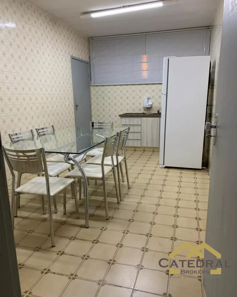 Casa à venda com 3 quartos, 192m² - Foto 2