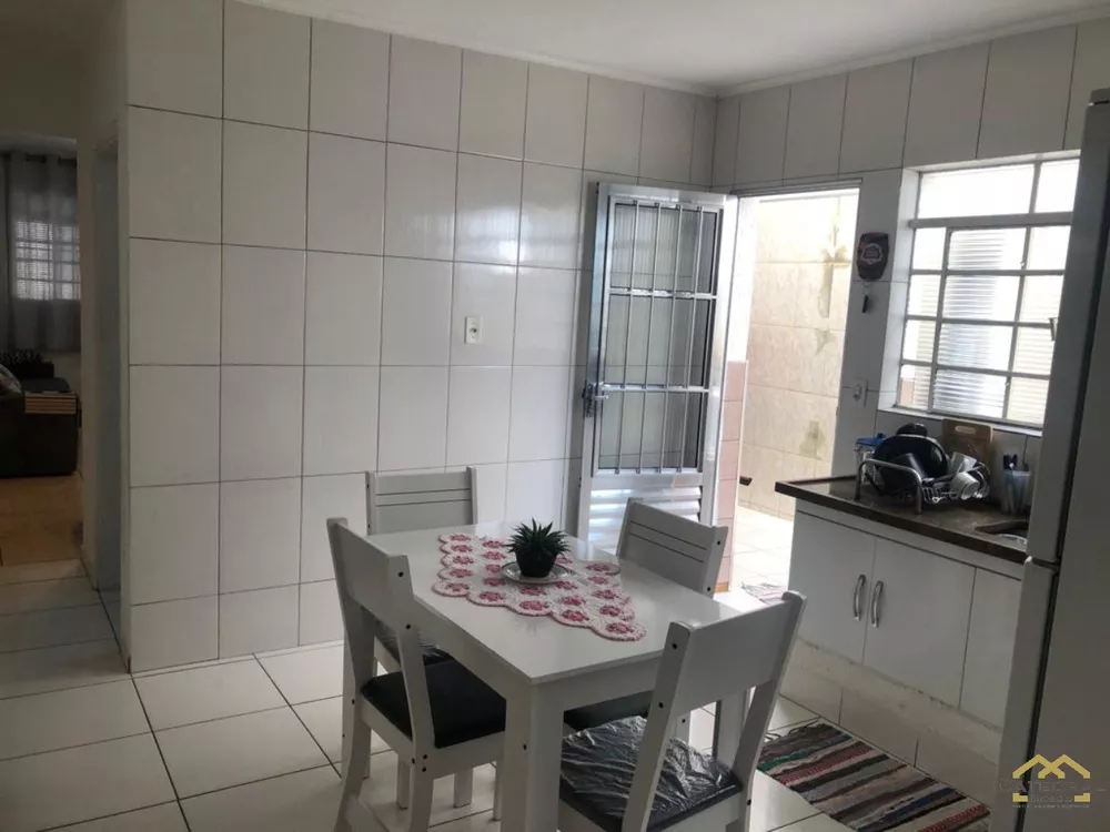 Casa à venda com 2 quartos, 156m² - Foto 2