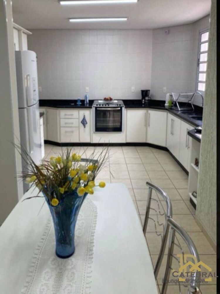 Casa à venda com 3 quartos, 329m² - Foto 9