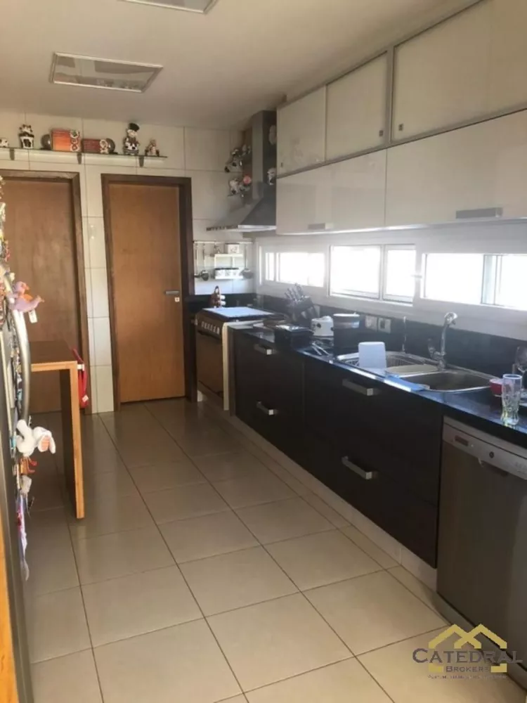 Casa à venda com 3 quartos, 600m² - Foto 4