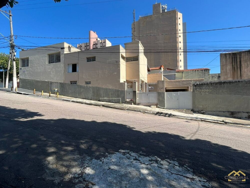 Casa à venda com 2 quartos, 318m² - Foto 3