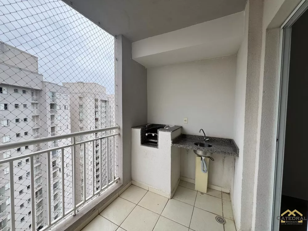 Apartamento para alugar com 3 quartos, 83m² - Foto 2