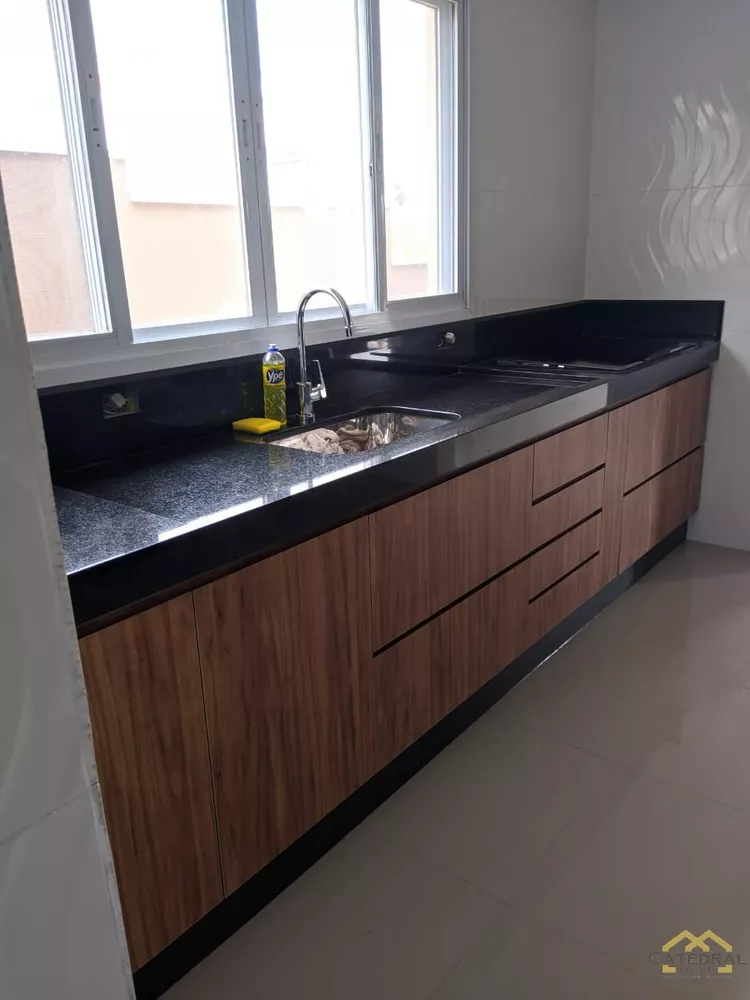 Casa de Condomínio à venda com 3 quartos, 220m² - Foto 3