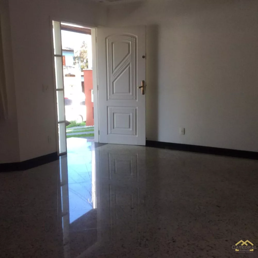 Casa de Condomínio à venda com 4 quartos, 297m² - Foto 2