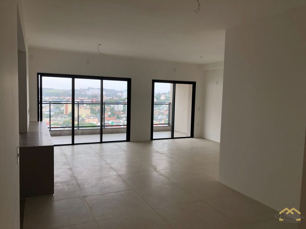Apartamento à venda e aluguel com 3 quartos, 141m² - Foto 1