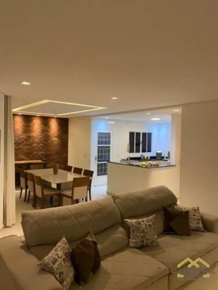 Casa à venda com 3 quartos, 262m² - Foto 3