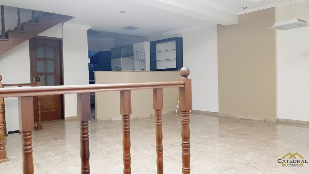 Sobrado à venda com 3 quartos, 243m² - Foto 2