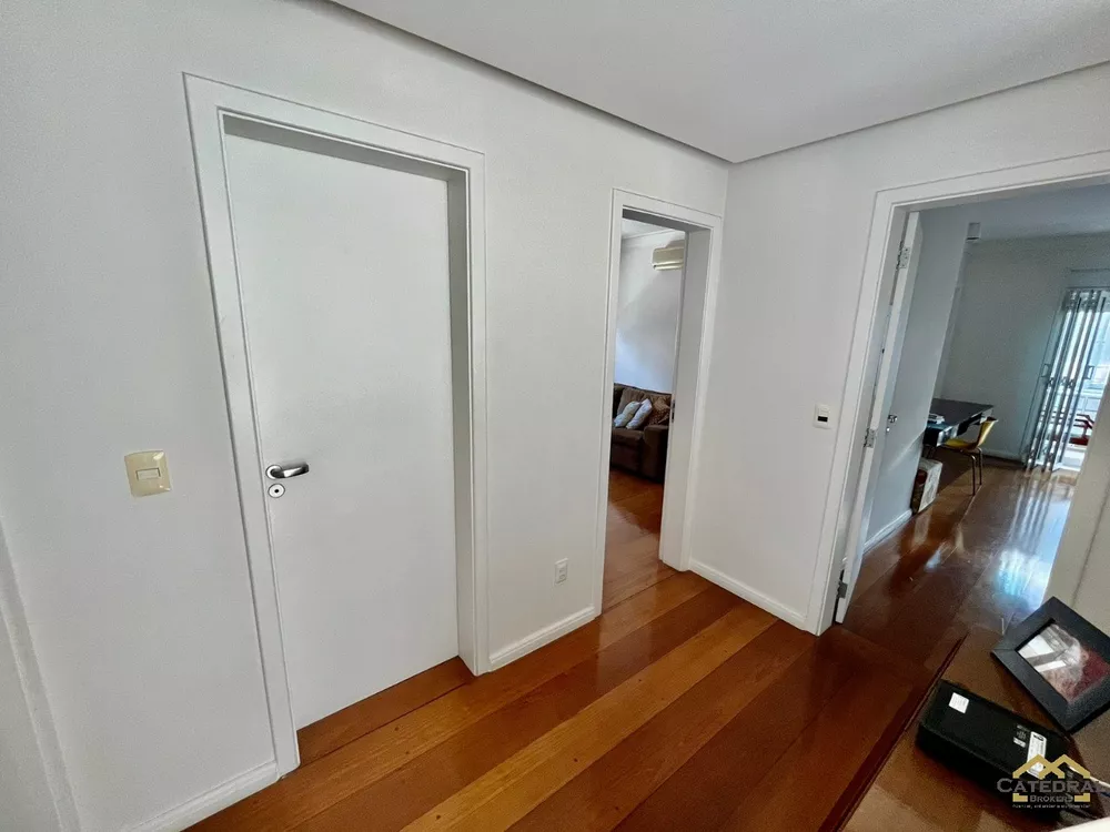 Casa de Condomínio à venda com 4 quartos, 307m² - Foto 2