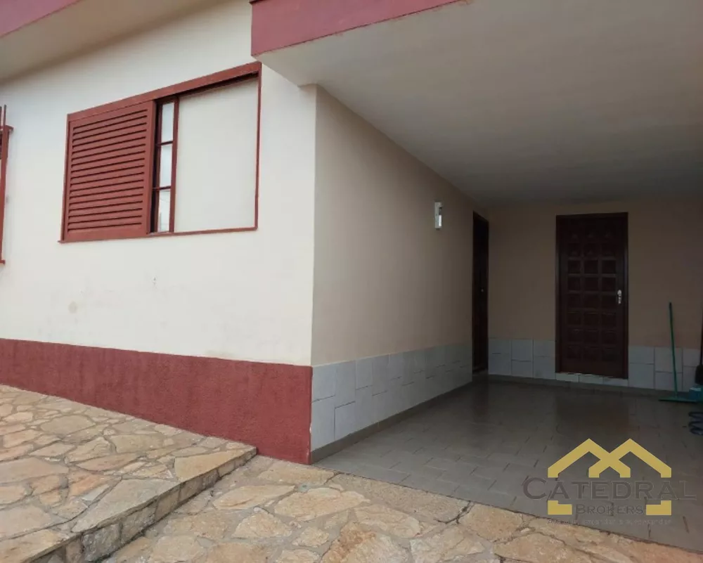 Casa à venda com 3 quartos, 345m² - Foto 2