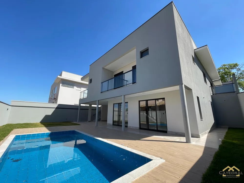 Casa de Condomínio à venda com 4 quartos, 360m² - Foto 1