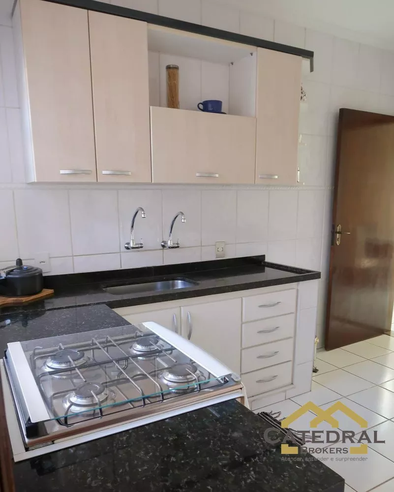 Casa para alugar com 4 quartos, 232m² - Foto 5