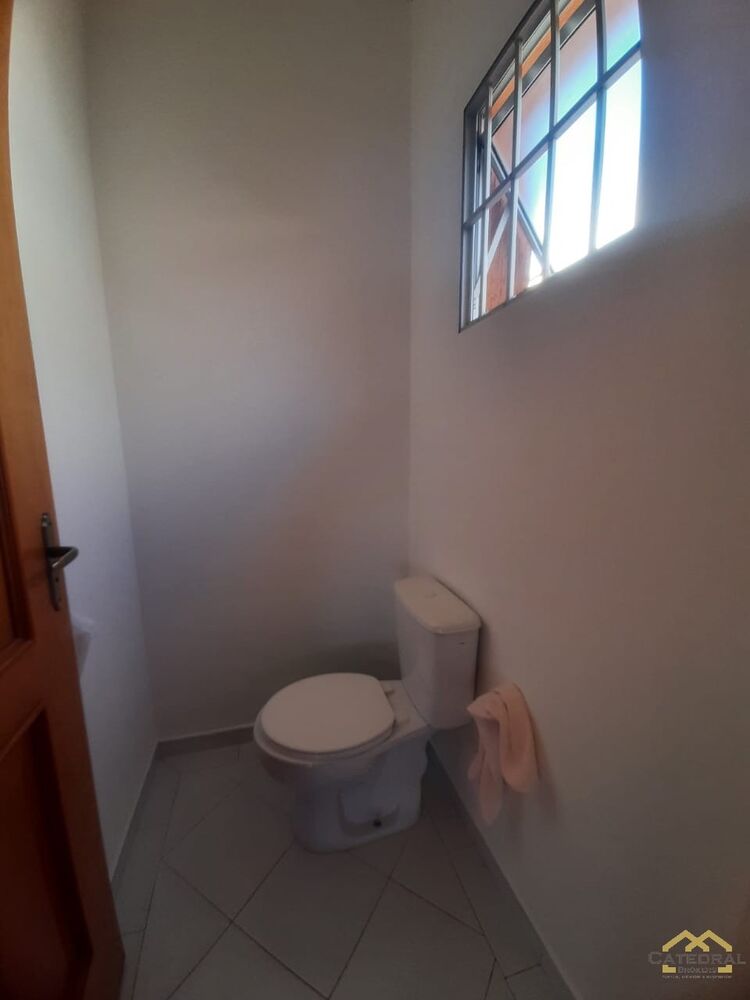 Casa para alugar com 3 quartos, 169m² - Foto 2
