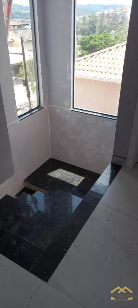 Casa de Condomínio à venda com 3 quartos, 190m² - Foto 3