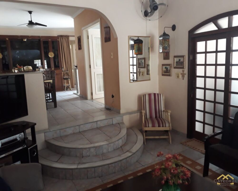 Casa, 4 quartos, 185 m² - Foto 1