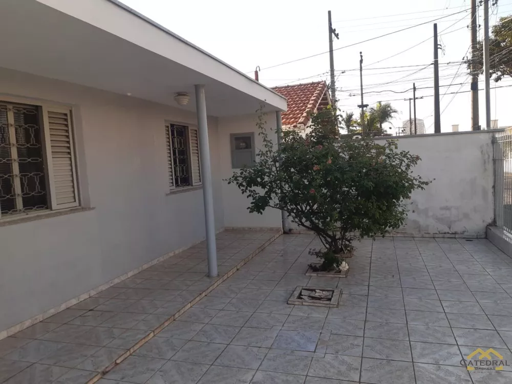 Casa à venda com 4 quartos, 156m² - Foto 1