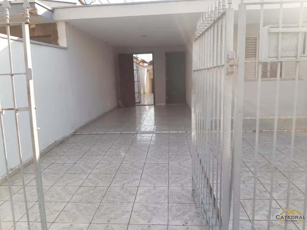 Casa à venda com 4 quartos, 156m² - Foto 2