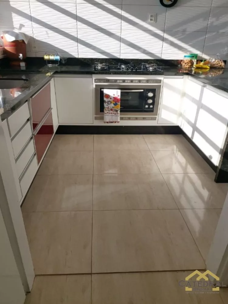 Apartamento à venda com 4 quartos, 200m² - Foto 4