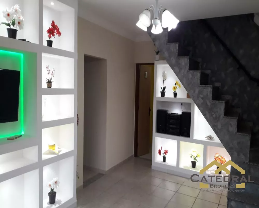 Sobrado à venda com 3 quartos, 270m² - Foto 2