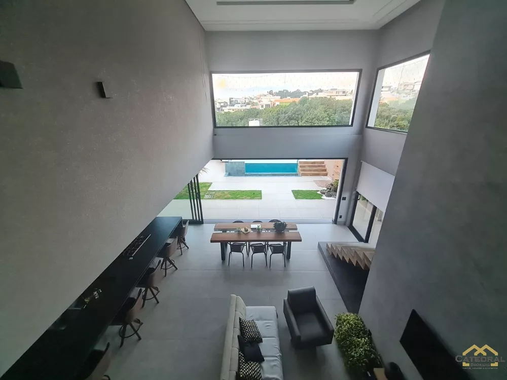 Casa de Condomínio à venda com 3 quartos, 250m² - Foto 2