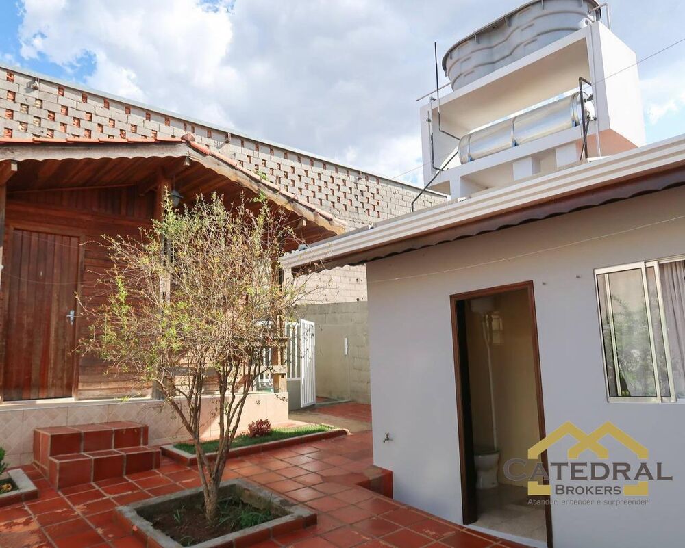 Casa, 4 quartos, 232 m² - Foto 1