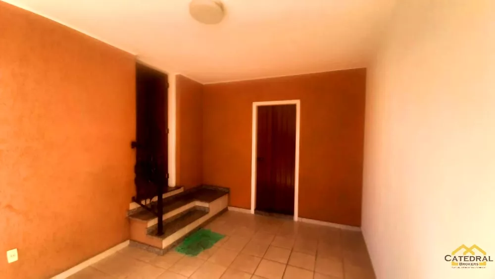 Casa à venda com 3 quartos, 169m² - Foto 1