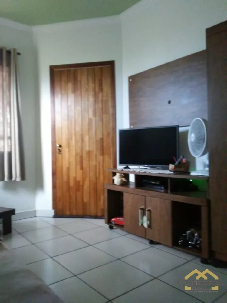 Casa à venda com 2 quartos, 200m² - Foto 4