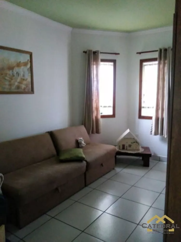 Casa à venda com 2 quartos, 200m² - Foto 1