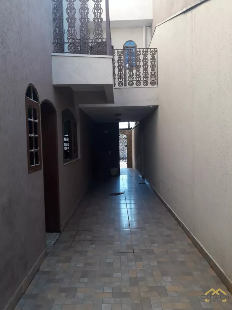 Casa à venda com 4 quartos, 410m² - Foto 3