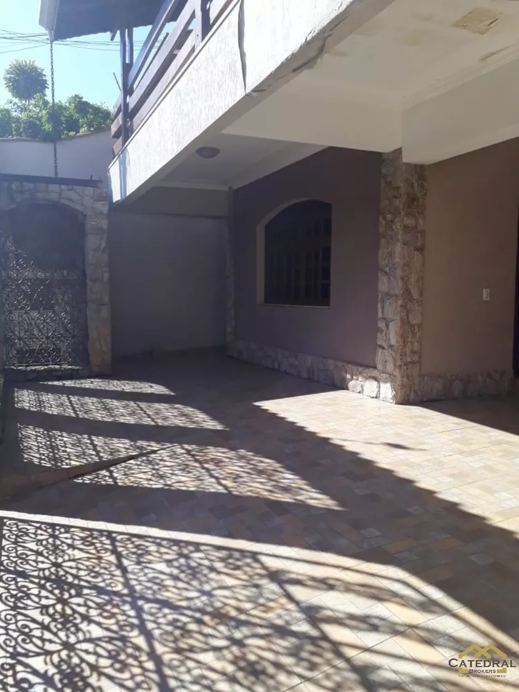 Casa à venda com 4 quartos, 410m² - Foto 2