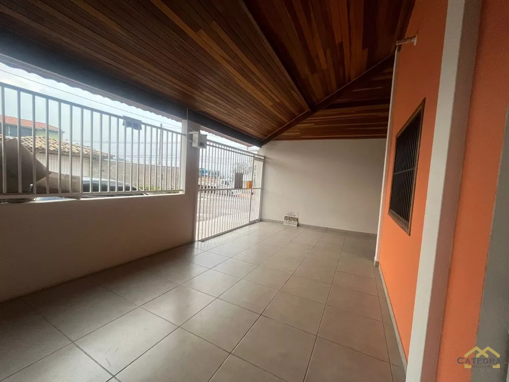 Casa à venda com 2 quartos, 145m² - Foto 2