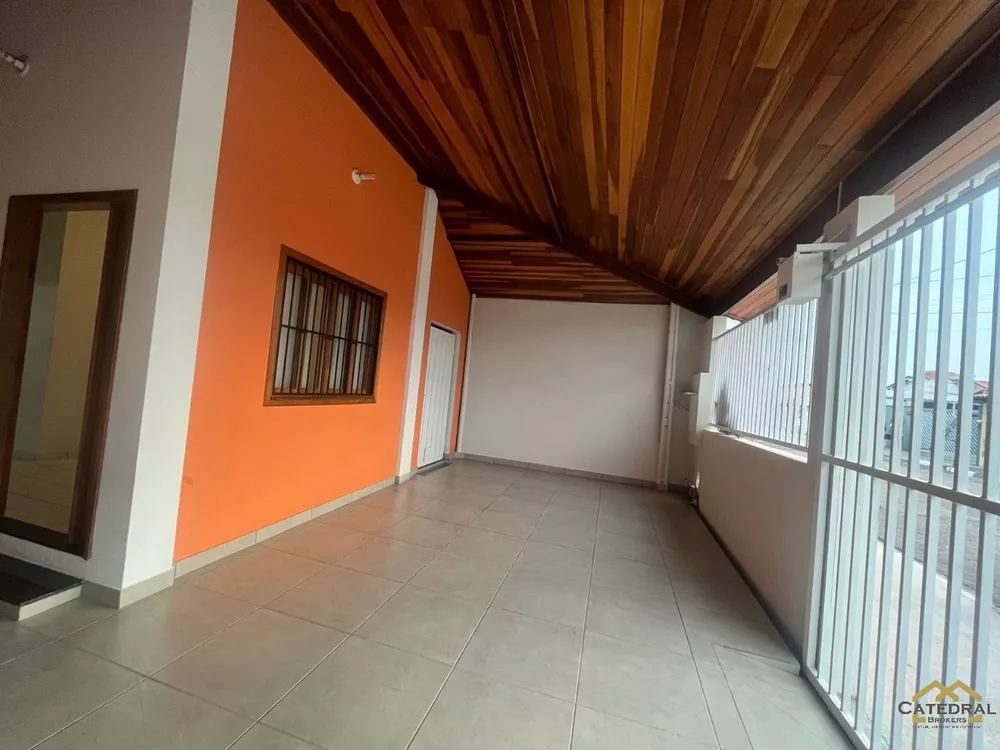 Casa à venda com 2 quartos, 145m² - Foto 1